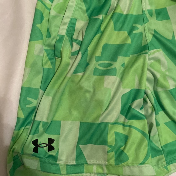 Under armor green size small youth shorts - Picture 2 of 3
